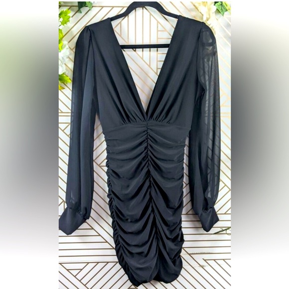 Windsor PTP 14 -15 Deep V Neck Ruched
Scrunched Mini Dress - Picture 4 of 8